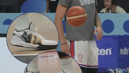 致敬传奇！塞尔维亚男篮官方晒斯特凡·约维奇的定制版科比4