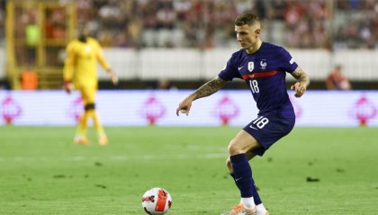 队报：法国队左后卫人才匮乏，迪涅可能以首发身份出战世界杯